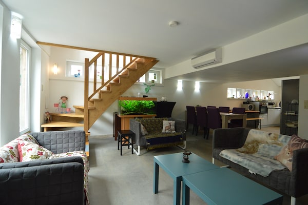 8-persoons chalet met bubbelbad aan bosrand in Jalhay - thumbnail 2