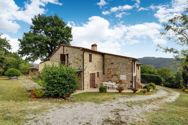 Vrijstaande villa Sorgente met privézwembad in het Toscaanse heuvelland - thumbnail 1