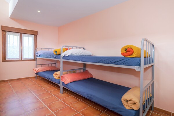 Uniek landhuis in Baskenland met zwembad, tuin en ruimte voor 18 personen - thumbnail 3