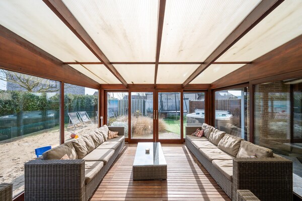Villa Miami Middelkerke: ruime wellnessvilla voor 20 personen op 500m van zee - thumbnail 2