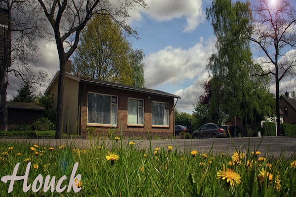 Vrijstaand vakantiehuis Houck in bosrijke omgeving met uitzicht over weilanden - thumbnail 1
