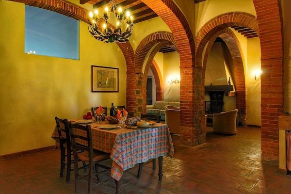 Villa Archi: Ruim Toscaans toevluchtsoord met zwembaden bij Sinalunga - thumbnail 2