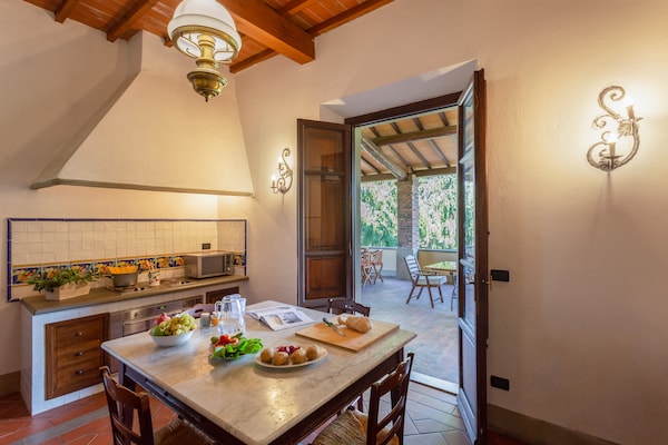 Villa Eugenia: Ruim Toscaans landhuis voor 20 personen met zwembad bij Vicchio - thumbnail 6
