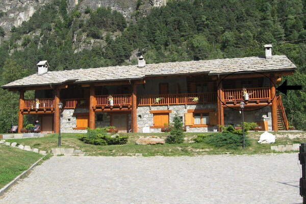 Sfeervol appartement in Antey-Saint-André met balkon, 2 km van skilift Chamois - thumbnail 3