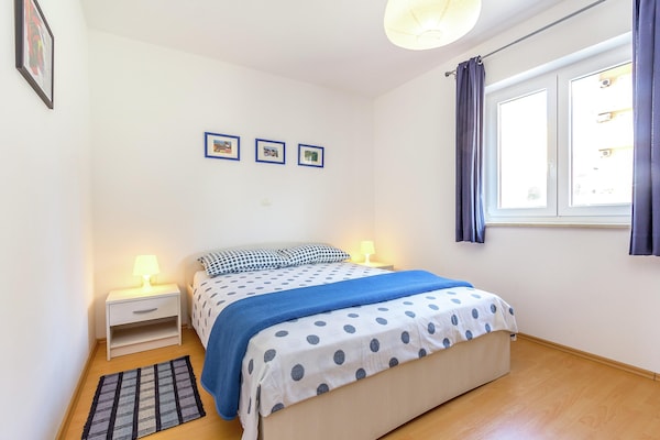 Op 500 m van zee: Modern appartement in centrum Premantura - thumbnail 1