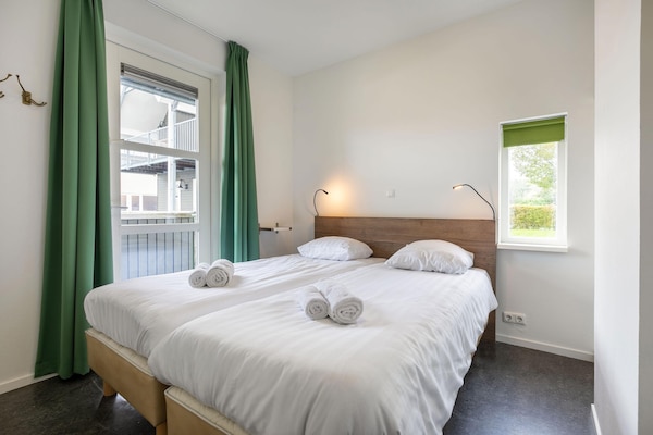Havenresort Terherne 1: sfeervol vakantiehuis aan het water in Friesland - thumbnail 4