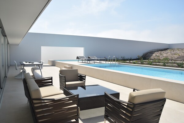 Villa Gonzalo: Luxe designvilla met privézwembad aan golfcourse in Óbidos - thumbnail 6