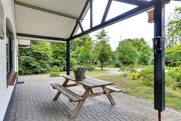 Vrijstaande 4-persoonsbungalow op rustig vakantiepark in Uden - thumbnail 5