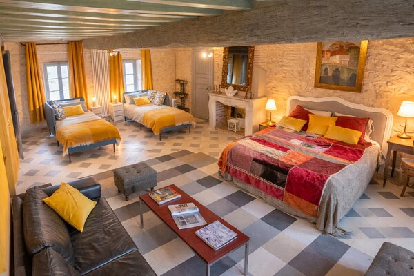 Torensuite in 15e-eeuws kasteel in de Morvan, eigen terras met uitzicht - thumbnail 4