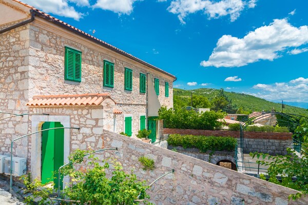 Villa Vesna in Crikvenica met privézwembad voor 8 personen - thumbnail 6