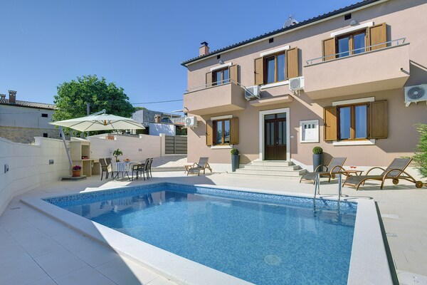 Moderne villa met privézwembad op 1 km van zee in Ližnjan - thumbnail 2