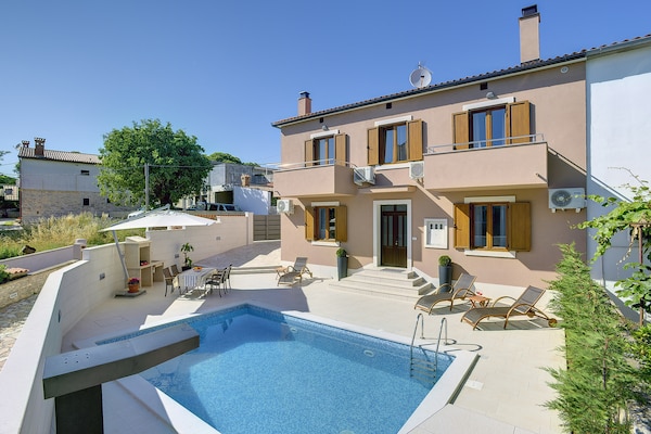 Moderne villa met privézwembad op 1 km van zee in Ližnjan - thumbnail 3