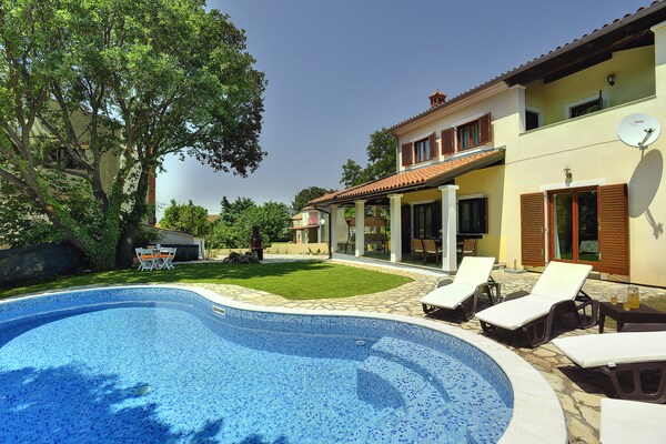 Villa Nina: Omheinde oase met zwembad op 900m van strand in Medulin - thumbnail 3