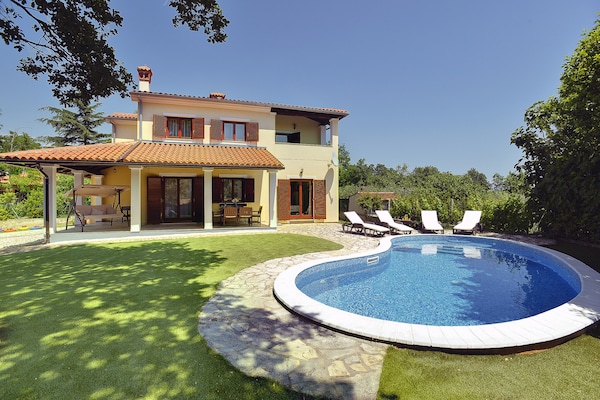 Villa Nina: Omheinde oase met zwembad op 900m van strand in Medulin - thumbnail 2