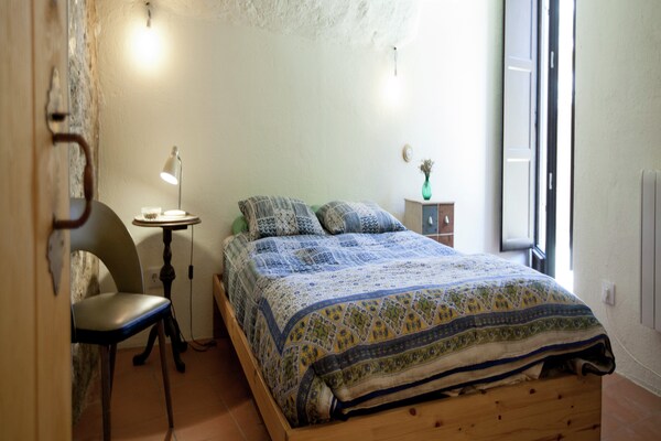 Vintage appartement aan de Costa Brava met open haard, vlakbij zee en meer - thumbnail 5