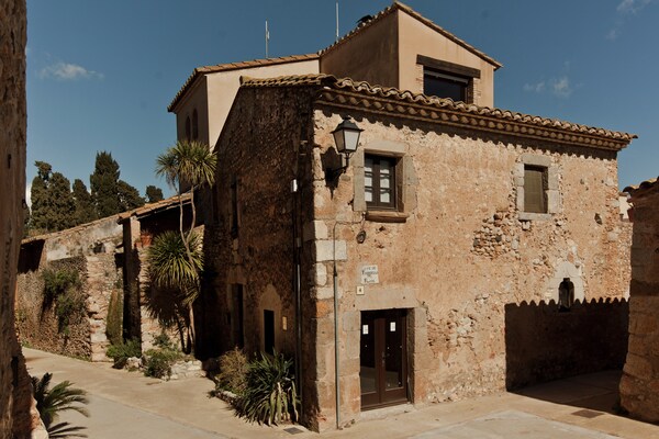 Vintage appartement aan de Costa Brava met open haard, vlakbij zee en meer - thumbnail 6