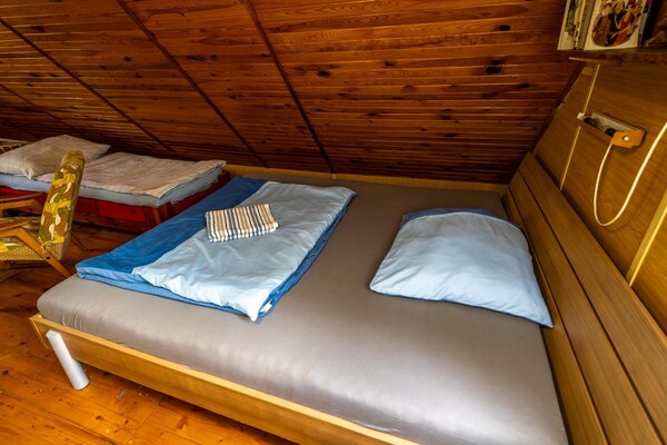 Pohoda: vrijstaand huisdiervriendelijk vakantiehuis voor 4 in de bossen bij Praag - thumbnail 4