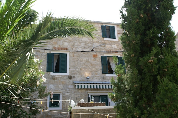 Centraal gelegen appartement Marina II op Vis - thumbnail 6