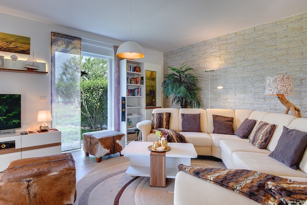 Moderne villa bij Novigrad met privézwembad en landelijk uitzicht - thumbnail 5
