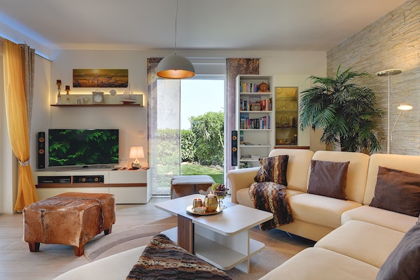 Moderne villa bij Novigrad met privézwembad en landelijk uitzicht - thumbnail 6