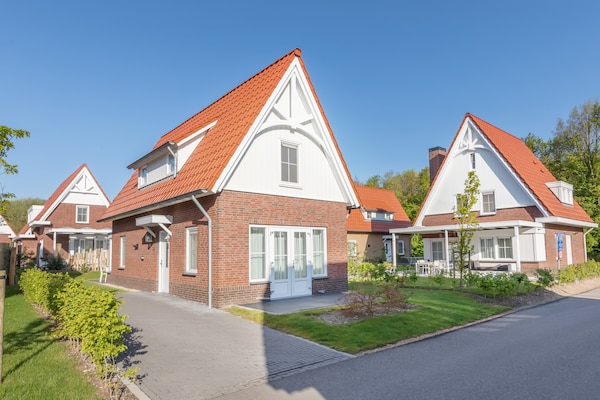 Jaren '30 villa met privétuin op loopafstand van het strand van Dishoek - thumbnail 1