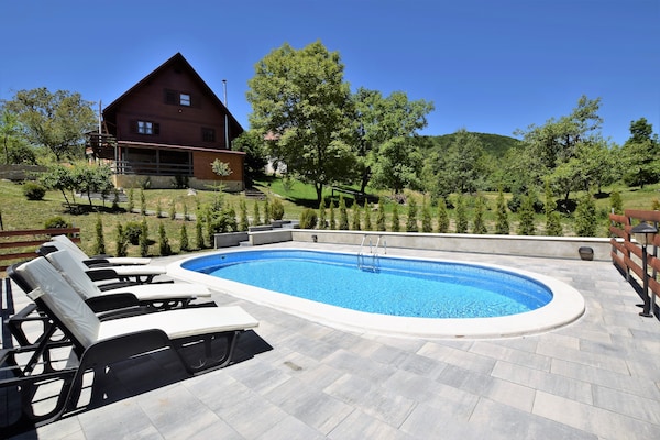 Ruim vrijstaand vakantiehuis voor 10 personen met privézwembad in Brod Moravice - thumbnail 2