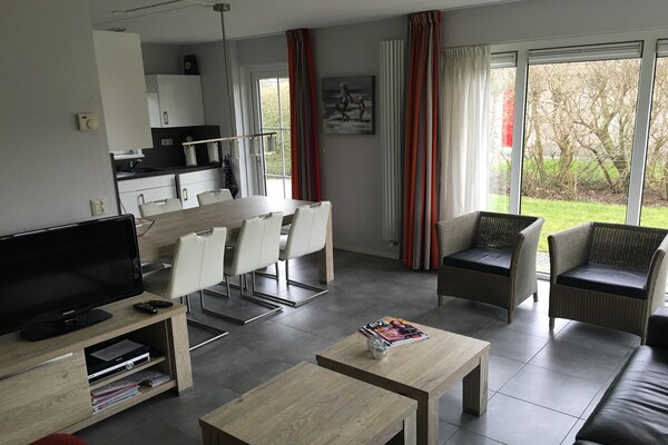Luxe wellness bungalow aan het meer in Nationaal Park De Alde Feanen - thumbnail 5