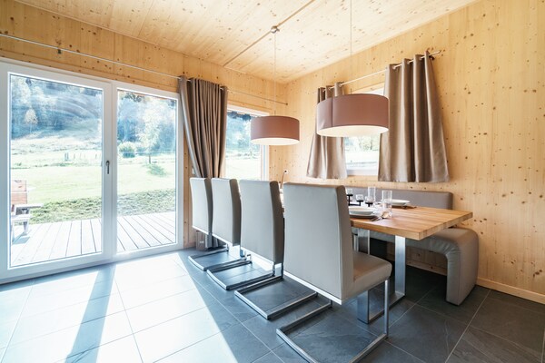 Chalet 25a: Ruim vrijstaand chalet voor 9 personen direct aan de piste - thumbnail 3