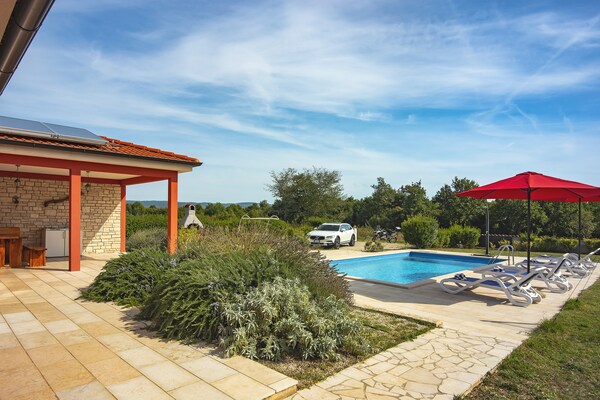 Villa Kata in Rebići: Ruime villa met privézwembad, tuin en zeezicht op 900m - thumbnail 3