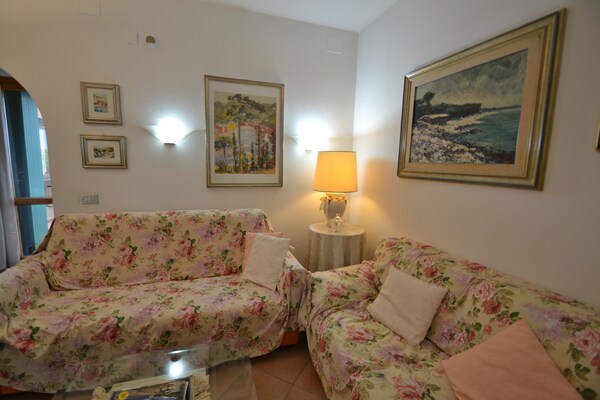 Ruim vakantiehuis met panoramisch zeezicht in de Toscaanse heuvels - thumbnail 2
