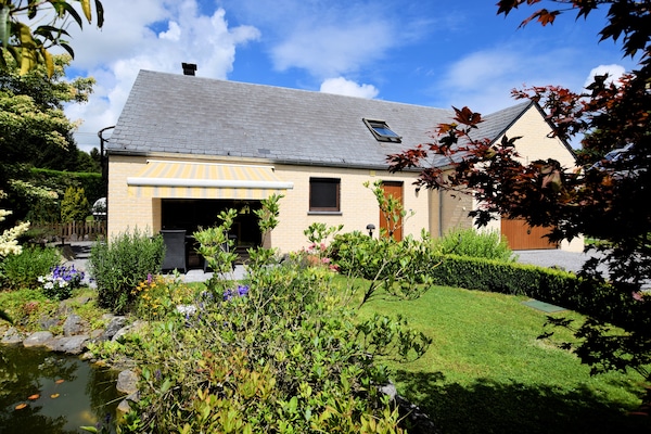 8-persoons vakantiehuis met tuin en vijver in Septon - thumbnail 1
