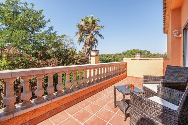 Ruim vakantiehuis met privézwembad, havenligplaats en omheinde tuin in Sant Pere Pescador - thumbnail 5