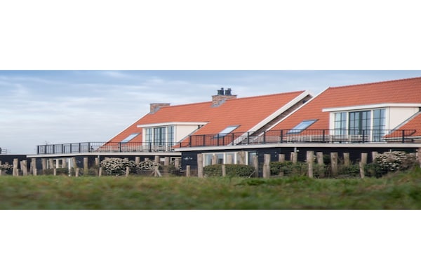 Luxe vakantievilla aan zee met privézwembad, sauna en lift in Colijnsplaat - thumbnail 6