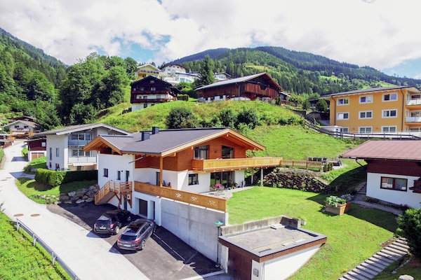 Centraal gelegen chalet in Piesendorf direct aan de piste - thumbnail 2
