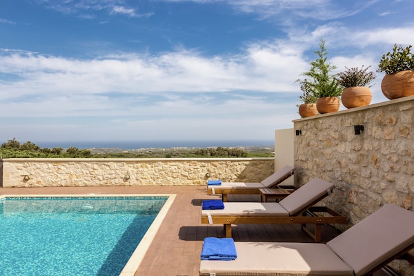 Vrijstaande villa met privézwembad en panoramisch uitzicht bij Arkadi - thumbnail 1
