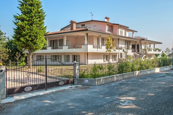 Panorama Il Tondo: Ruim appartement met zwembad en terras nabij Tavullia - thumbnail 5