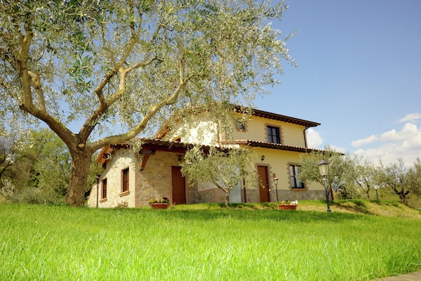 Rustiek landhuis Il Leccio in Perugia met zwembad en wellness - thumbnail 2