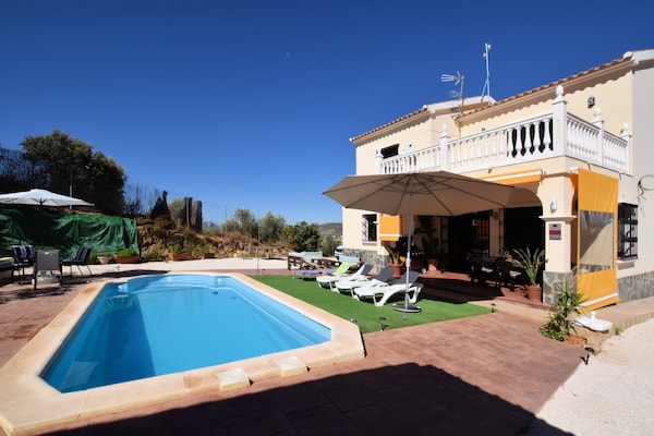 Casa Victor: Ruime Andalusische villa met panoramisch uitzicht in Villanueva de Trabuco - thumbnail 6