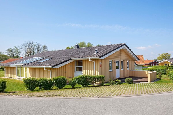 Aan zee: Ruim vakantiehuis met wellness in Grömitz voor 12 personen - thumbnail 1