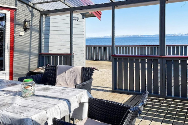 Vrijstaand vakantiehuis aan de fjord met hottub en bootverhuur op Storfosna - thumbnail 4