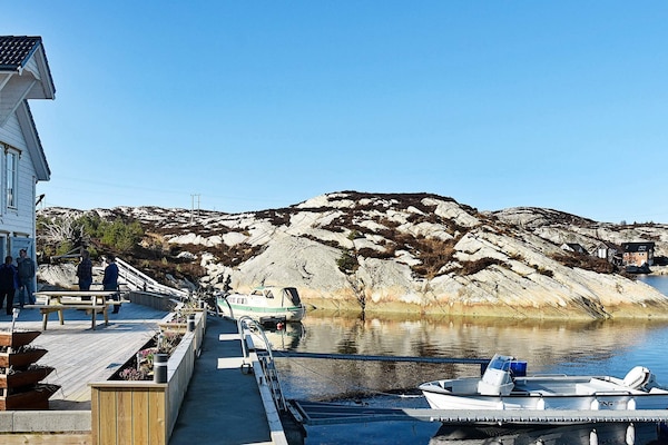 Lichtrijk vakantiehuis direct aan de fjord in Urangsvåg - thumbnail 1