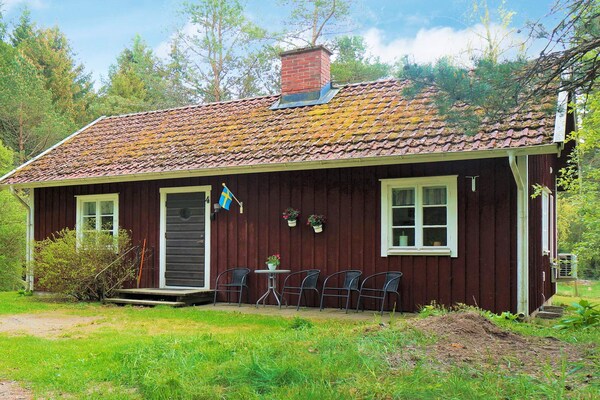 Authentiek Zweeds vakantiehuis bij bos en meer in Åsarp - thumbnail 1