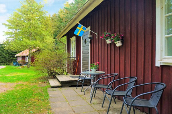 Authentiek Zweeds vakantiehuis bij bos en meer in Åsarp - thumbnail 2