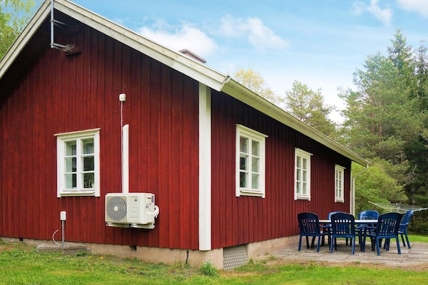 Authentiek Zweeds vakantiehuis bij bos en meer in Åsarp - thumbnail 3