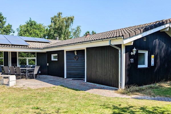 Luxe vakantiehuis voor 12 personen met zwembad en sauna, 800m van zee - thumbnail 1