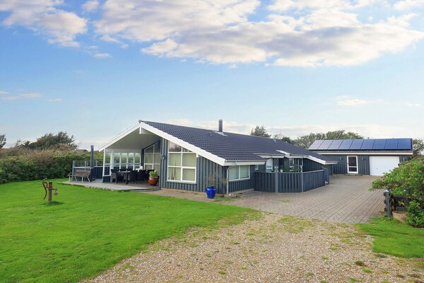 Aan zee: Ruim vakantiehuis in Løkken met whirlpool en sauna - thumbnail 1
