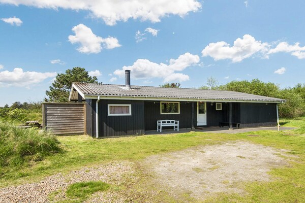 Knus vakantiehuis met sauna op groot natuurterrein, 1 km van zee op Fanø - thumbnail 1