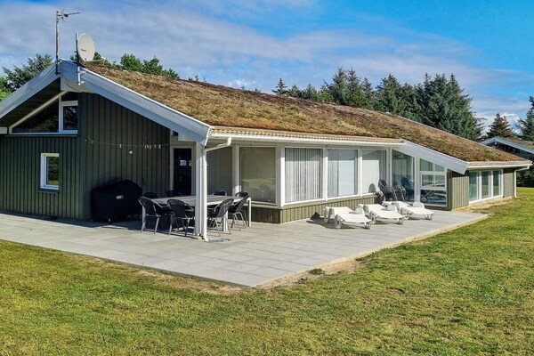 Ruim vakantiehuis met privézwembad en sauna op 900m van het strand - thumbnail 1