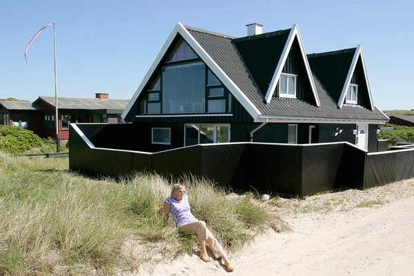 Strandvilla Blokhus op 50 meter van zee met panoramisch uitzicht - thumbnail 1