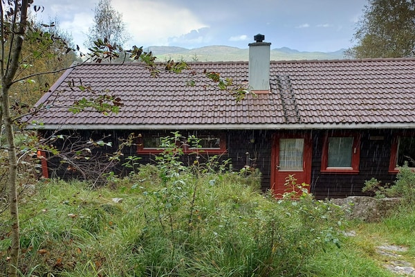 Vrijstaand houten vakantiehuis met uitzicht op de Ålefjord bij Skjold - thumbnail 2